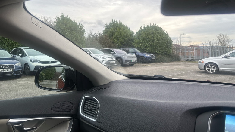 Volvo V40 D2 [120] Cross Country Pro 5dr Geartronic Diesel Hatchback